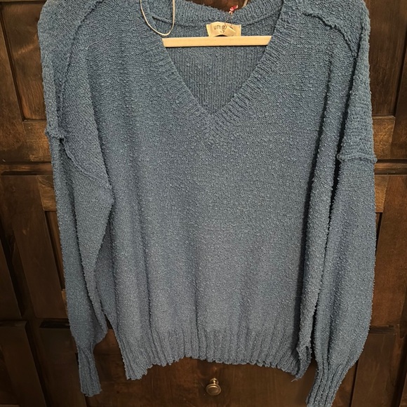 Umgee Textured Blue V-Neck Sweater - Picture 1 of 2